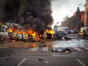 Ukrayna'nın şehirlerine yoğun hava saldırısı: 10 ölü