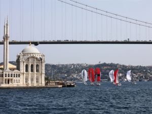 İstanbul Boğazı gemi trafiğine kapatıldı