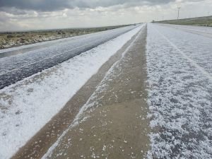 Şanlıurfa'da ceviz büyüklüğünde dolu yağdı