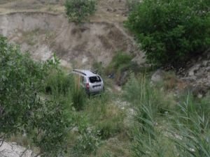 Araç şarampole yuvarlandı: 4 yaralı