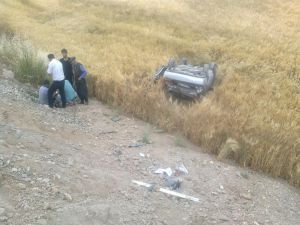 Otomobil şarampole yuvarlandı