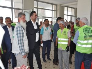 Ramanlı, Umut Kervanı kurban kesim ve paketleme yerini ziyaret etti