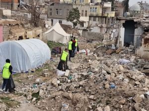 STK'ların deprem bölgesine yardımları sürüyor