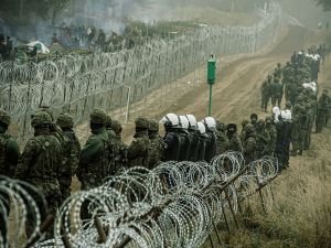 Polonya, Belarus sınırında tedbirleri artırıyor