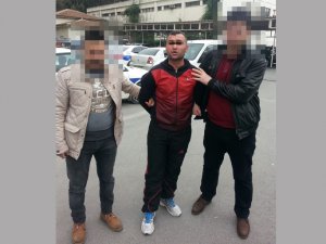 9 yıl cezalı şahıs, esrar satarken yakalandı