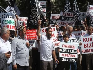 Van’da ‘Kur’an-ı Kerim’e Saygı’ mitingi düzenlendi