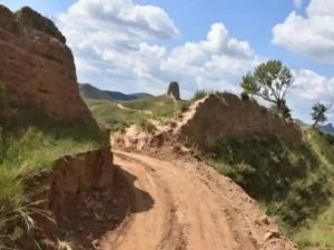 İşe giden yollarını kısaltmak için Çid Seddi'nde yol açtılar