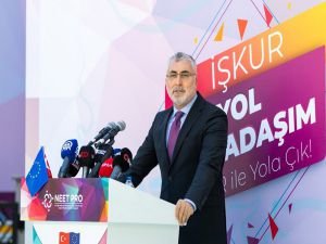 Bakan Işıkhan: Gençlerin kariyer farkındalıklarını artıracak program ve faaliyetler yaygınlaştırılacak