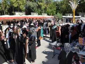 Batman'da yetim ve muhtaçlar için 5 gün sürecek kermes açıldı