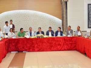 Vali Çelik, sanayicilerle iftarda son kez bir araya geldi