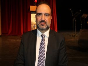 Doç. Dr. Kurt: İman ve istikamet üzerine olursak yeryüzünün hiçbir yerinde kan ve gözyaşı olmaz