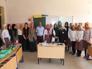 Öğrencilere Kur’an-ı Kerim dağıtıldı