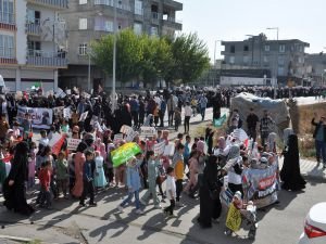 Batmanlı anneler, Gazze'de katledilen kadın ve çocuklar için yürüdü