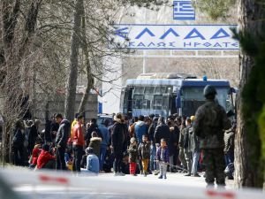 Edirne'de yasa dışı yollarla sınırı geçmeye çalışan 37 kişi yakalandı