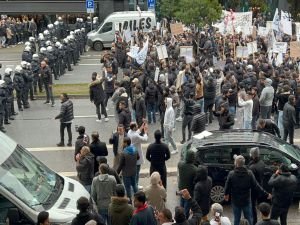 Hamburg'da polis "Filistin'e destek" gösterisine saldırdı