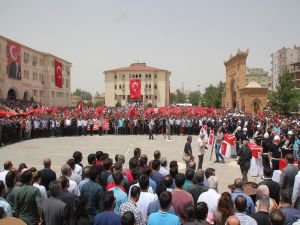 Saldırıda hayatını kaybedenler için tören düzenlendi