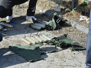 Çantadan bomba düzeneği çıktı