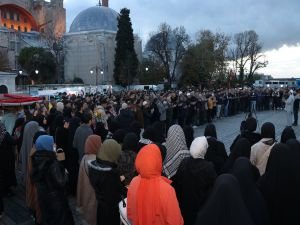 Hür gençlikten Ayasofya'da Gazze'ye dua