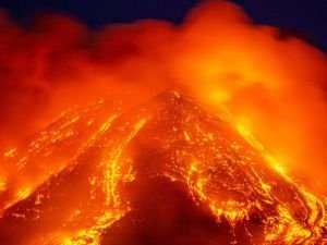 Etna Yanardağı yeniden faaliyete geçti