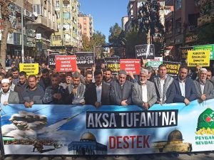 "Bugün zulme karşı tek millet ve tek ümmet olma vaktidir"