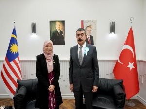 Bakan Tekin, Malezyalı mevkidaşı Sidek ile görüştü