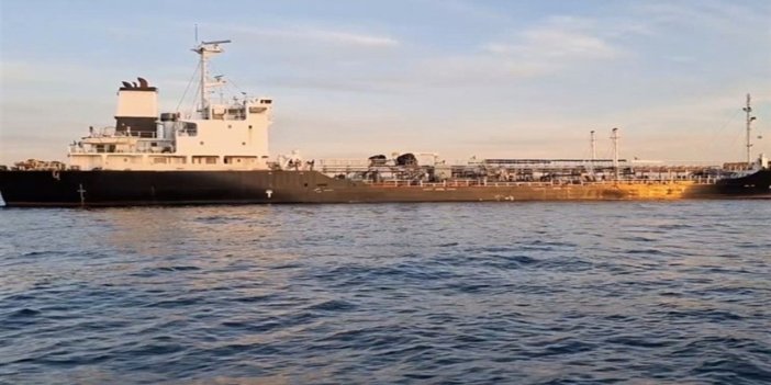 İran, 4 milyon litre kaçak yakıt taşıyan gemiye el koydu