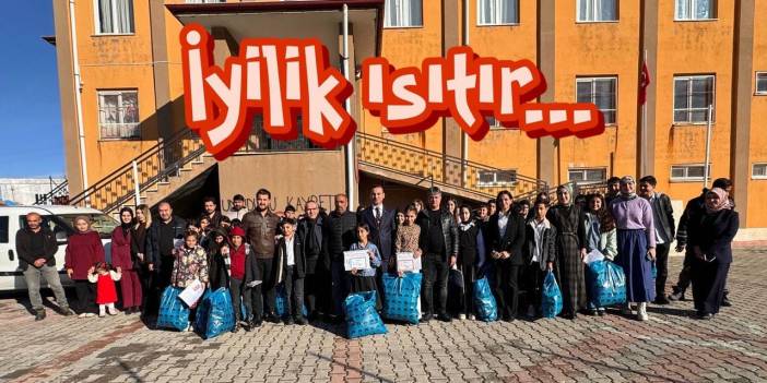 Habizbinililer Derneği'nden öğrencilere kışlık mont dağıtımı