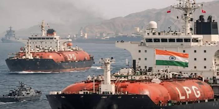 Hindistan'a ait LPG tankerleri Hürmüz Boğazı'ndan geçti