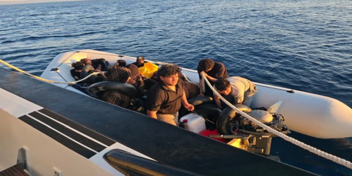 İzmir açıklarında 21 düzensiz göçmen yakalandı