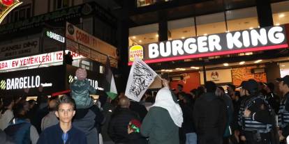 Ankara'da Burger King'te Filistin destekçisi kadınlara yapılan hakaret protesto edildi