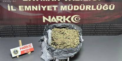 Batman'da bir araçta yapılan aramada 2 kilo 40 gram skunk ele geçirildi