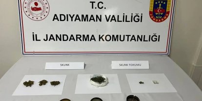 Adıyaman'da aracında uyuşturucu bulunan şahıs gözaltına alındı