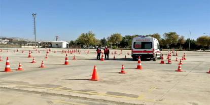 Şanlıurfa'da ambulans sürüş güvenliği eğitimi verildi