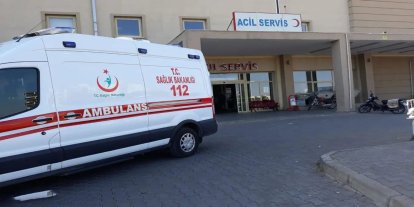 Şanlıurfa’da otomobil şarampole devrildi: 2 yaralı