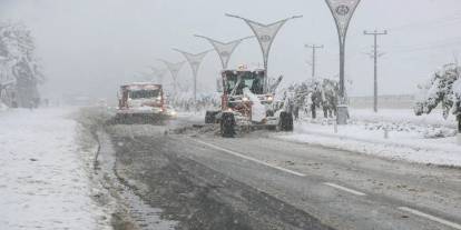 Van'da ve Bitlis'te 221 yerleşim birimi ulaşıma kapandı