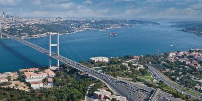 İstanbul Boğazı'nda gemi trafiği askıya alındı: Kayıp 2 kardeş aranıyor