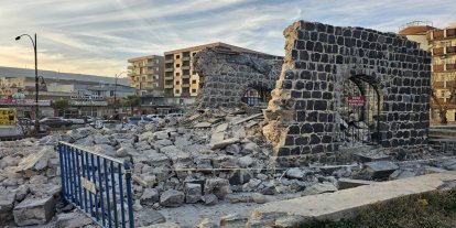 Uyarılar dikkate alınmadı: Mem û Zin türbesinin giriş kapısı kendiliğinden yıkıldı