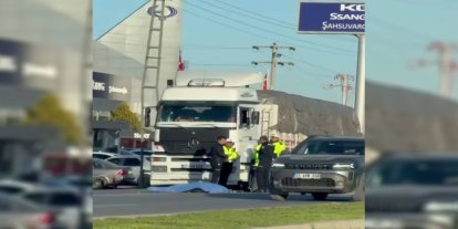 Tır'ın altında kalan motosiklet sürücüsü hayatını kaybetti