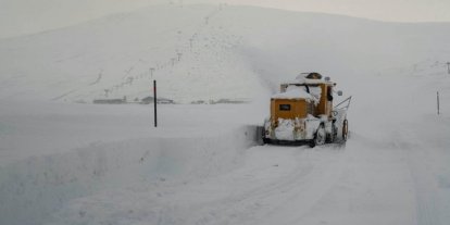 Erzurum'da kar nedeniyle eğitime ara verildi