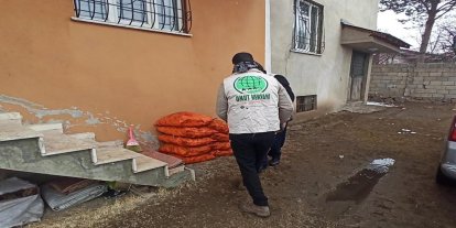 Umut Kervanı'ndan Erciş’te ihtiyaç sahibi aileye yardım