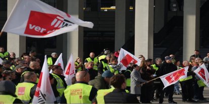 Berlin Havalimanı grev nedeniyle tüm düzenli uçuşları durdurdu