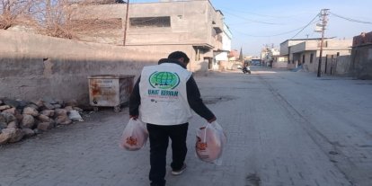 Akçakale Umut Kervanı'ndan ihtiyaç sahibi ailelere ekmek dağıtımı