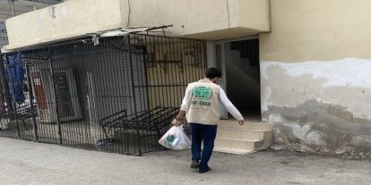 Tarsus Umut Kervanı’ndan onlarca aileye gıda yardımı