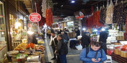 Bayram hazırlığını tamamlayan esnaf müşterilerini bekliyor