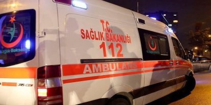 İki otomobil kafa kafaya çarpıştı: 1 ölü, 4 yaralı