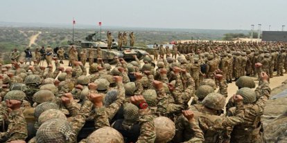Pakistan ordusundan gerçek mühimmatla tatbikat