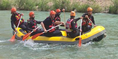 Kozluk’ta Baharın Coşkusu: Alıçlı Şenliği ve Rafting Heyecanı