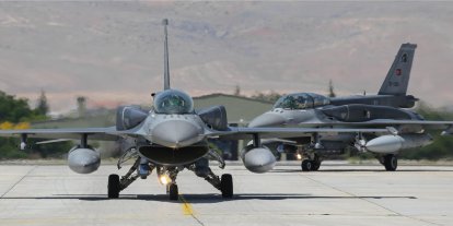 ABD ambargoyu kaldırdığı Vietnam'a 24 adet F-16 savaş uçağı veriyor