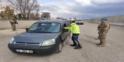 Ağrı'da gerçekleştirilen trafik denetimde 7 kişi gözaltına alındı