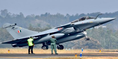Pakistan, Hindistan'a ait 5 savaş uçağı ve 1 İHA'yı düşürdüğünü açıkladı
